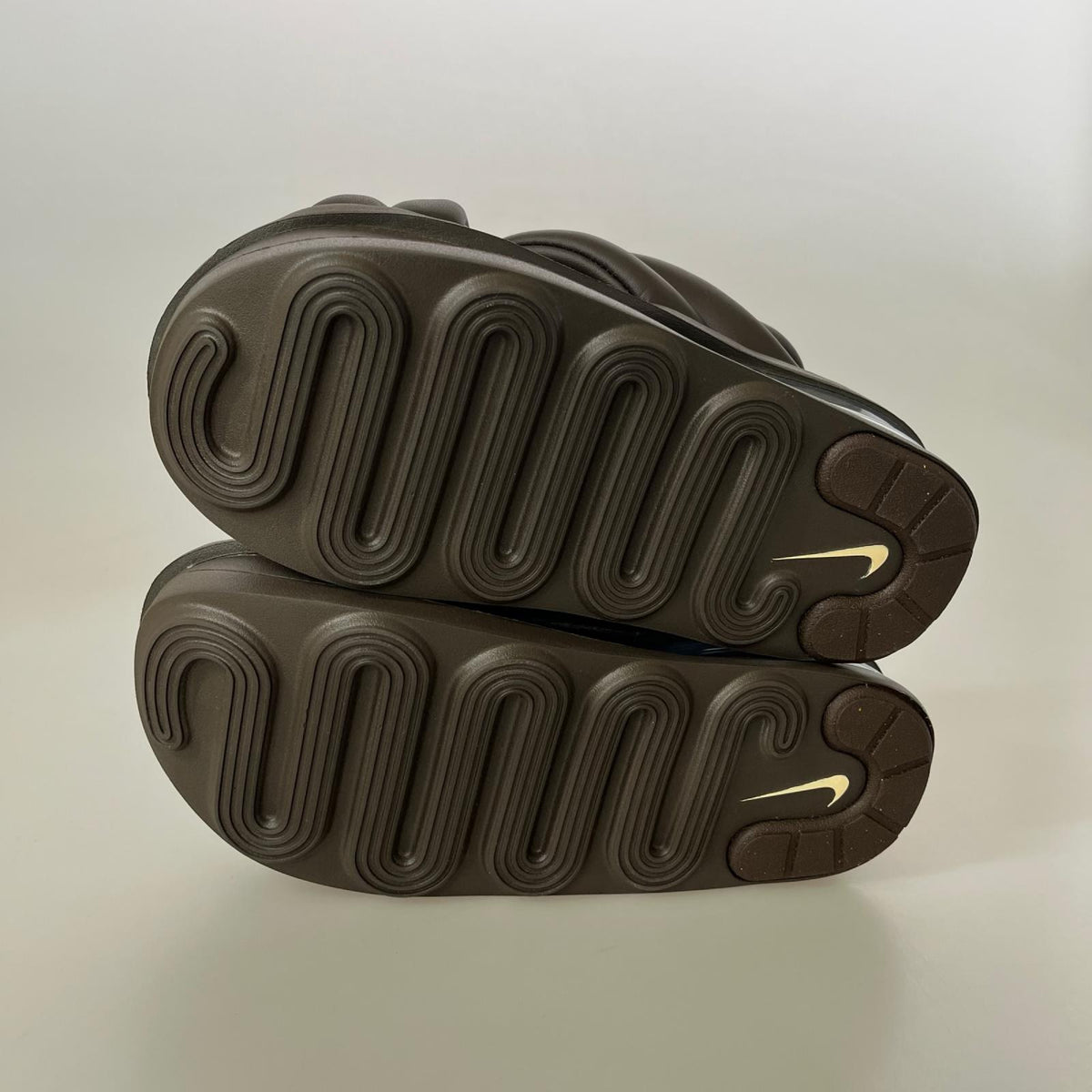 シューズ AIR MAX ISLA SANDAL ブラウン