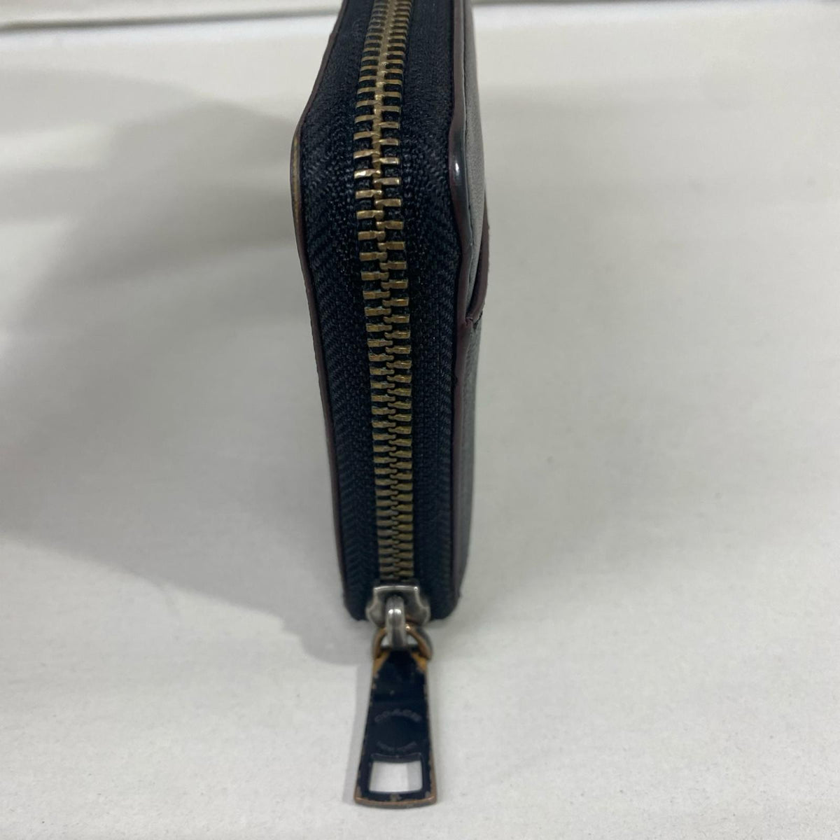 ッシグネチャー レザー 財布 F25517