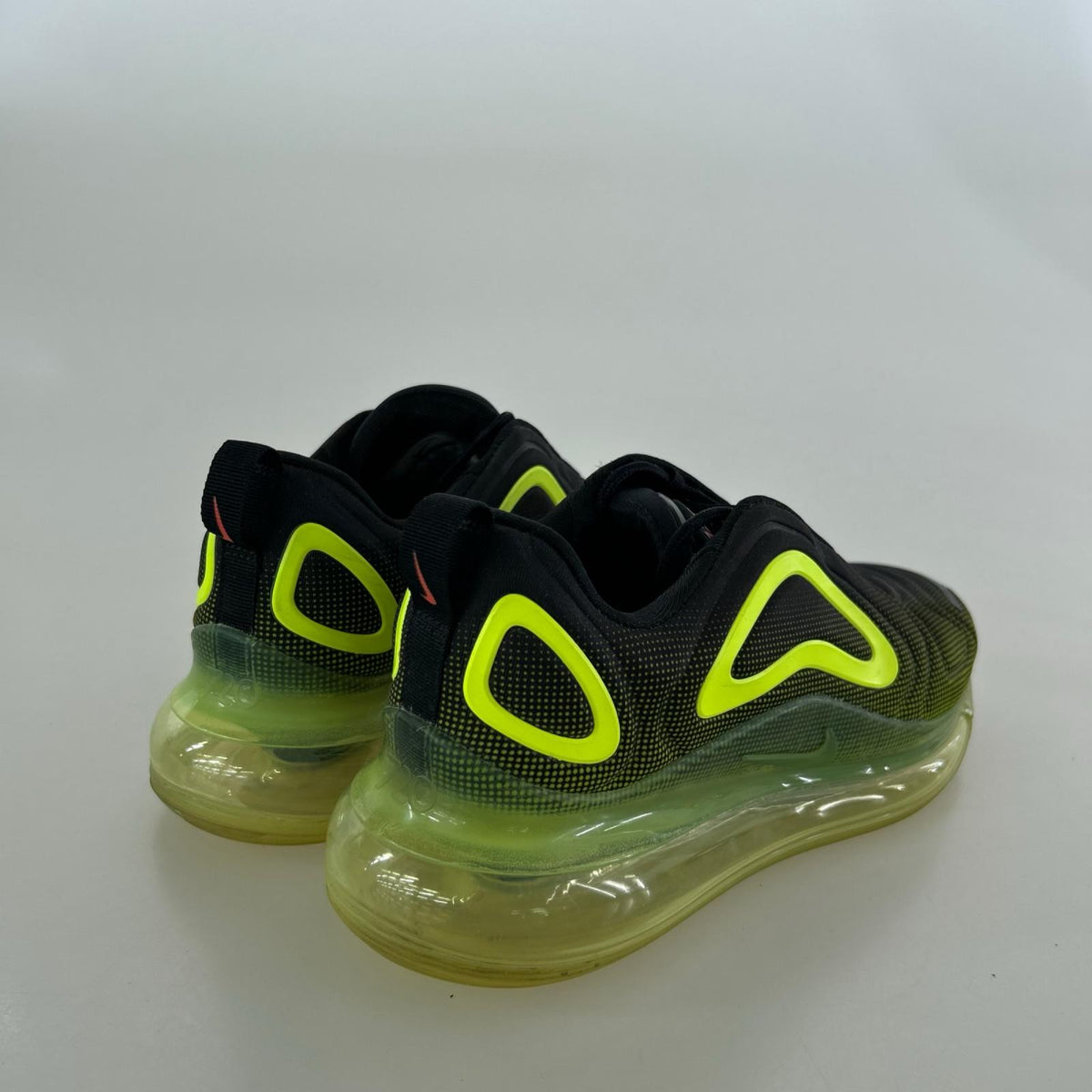 スニーカー AIR MAX 720 RETRO FUTURE スニーカー 27cm 27cm (US9 UK8 1/2 EU44) ブラック