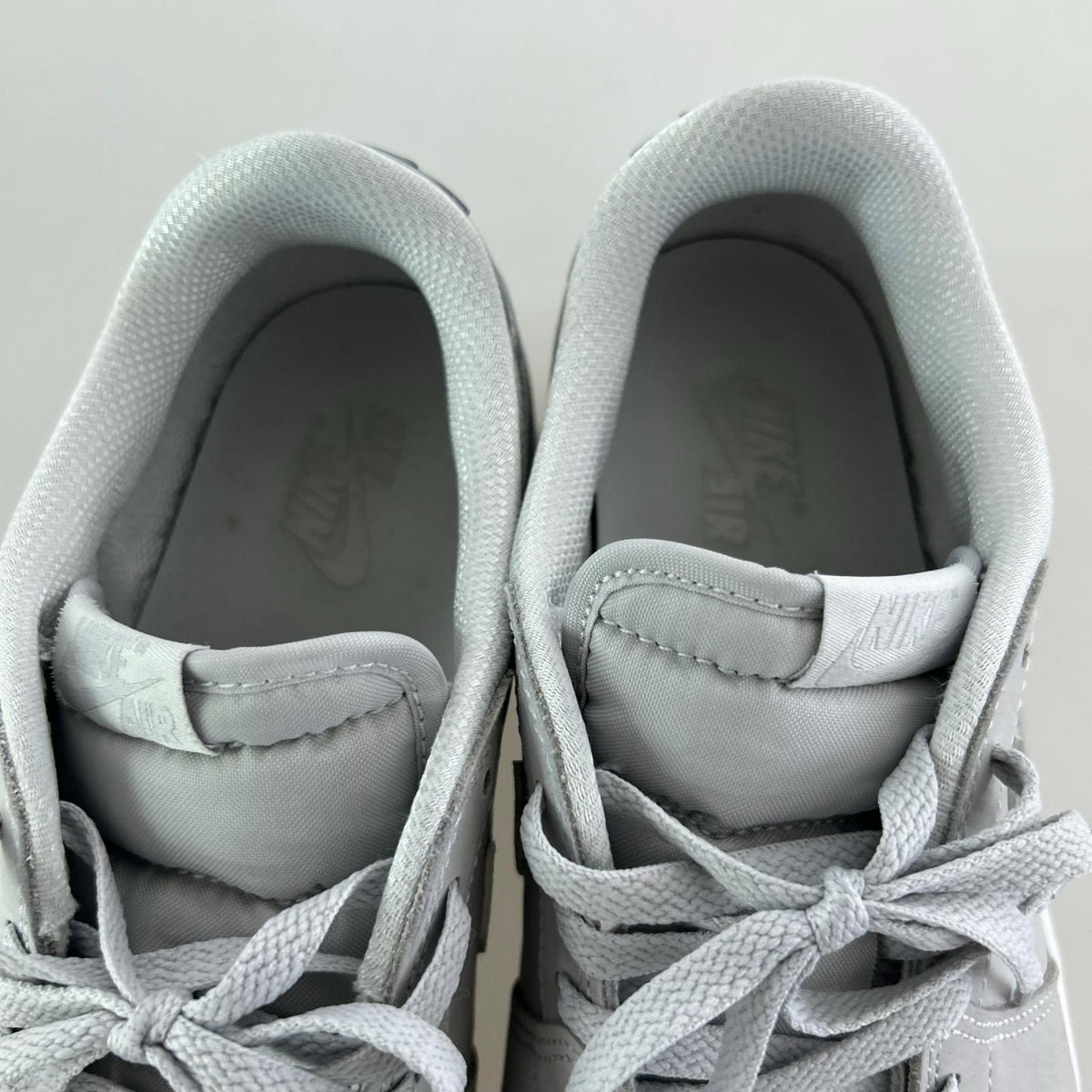 スニーカー AIR JORDAN 1 RETRO LOW OG Metallic Silver CZ0790-002 28.5cm (US10 1/2 UK10 EU47)