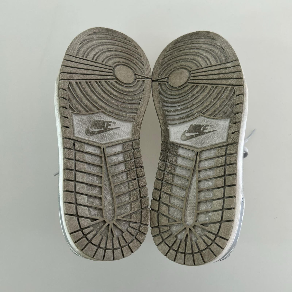 スニーカー AIR JORDAN 1 RETRO LOW OG Metallic Silver CZ0790-002 28.5cm (US10 1/2 UK10 EU47)