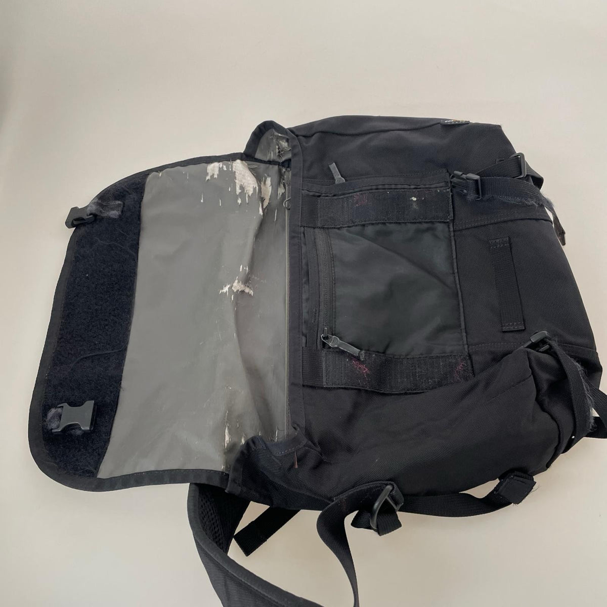 ショルダーバッグ メッセンジャーバッグ 黒 CORDURA ブラック