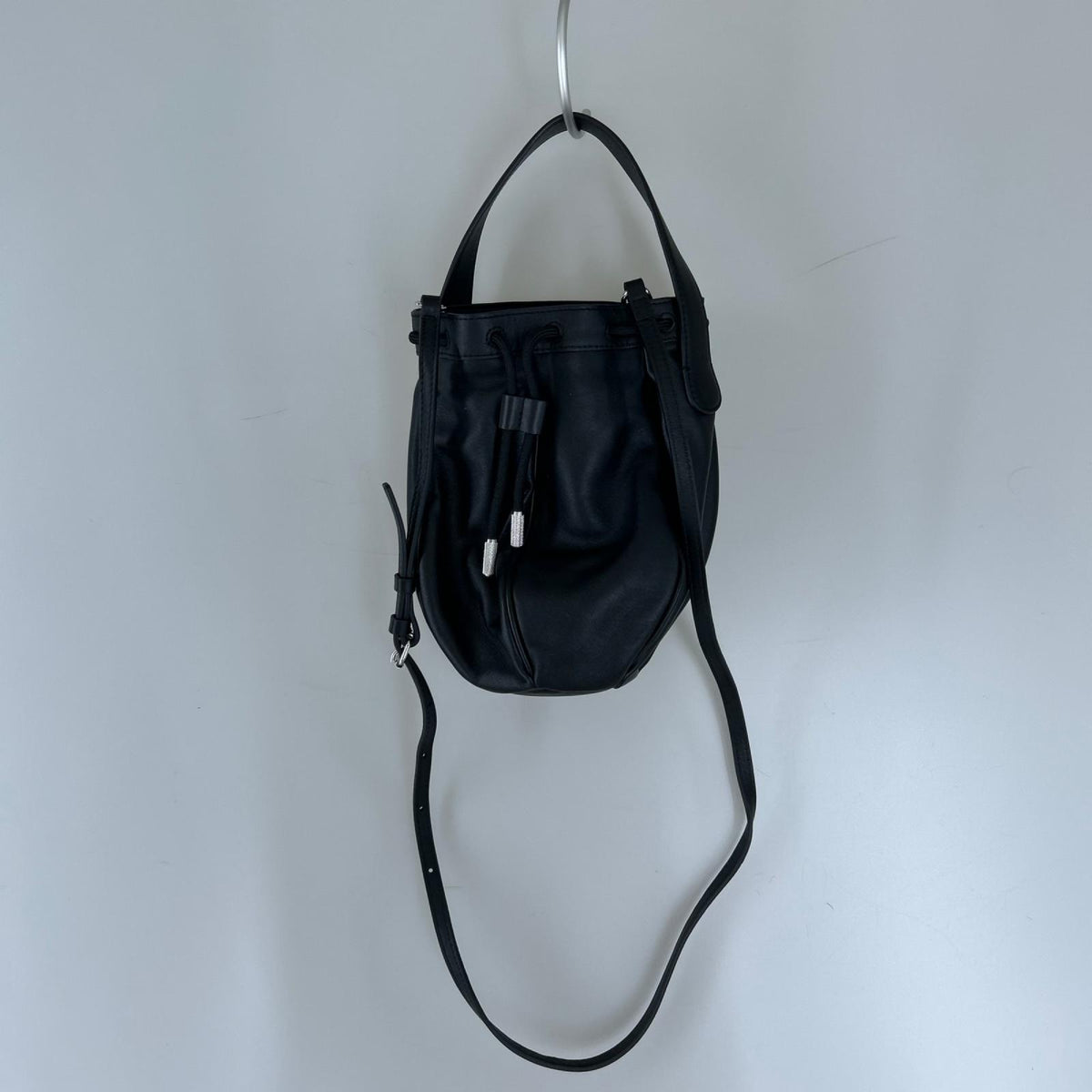 ハンドバッグ Nelli Bucket ブラック