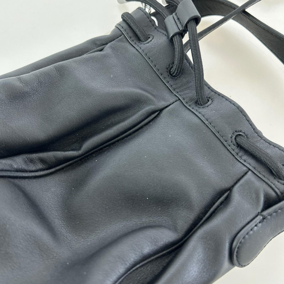 ハンドバッグ Nelli Bucket ブラック