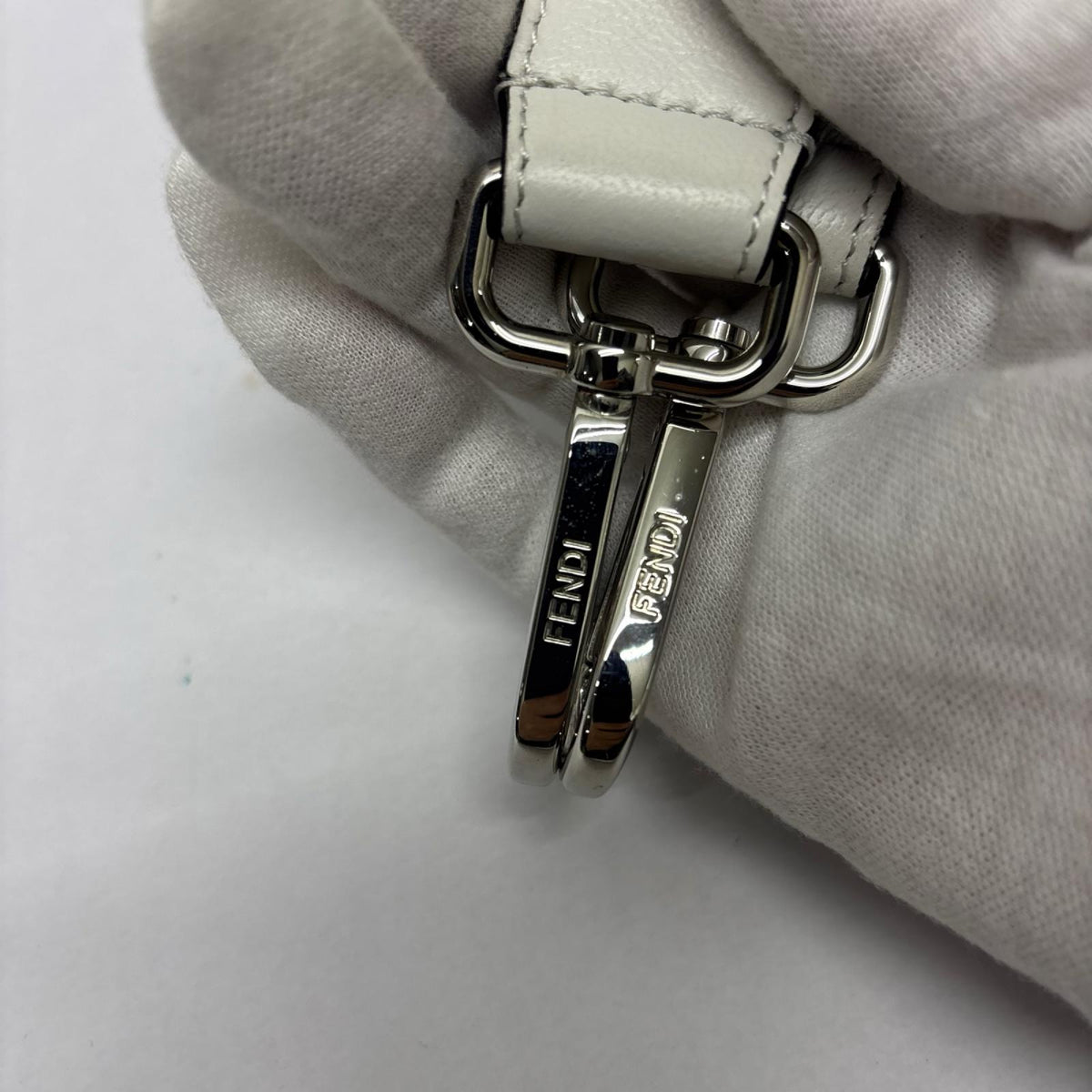 ホワイト スモール バケットバッグ 7VA472