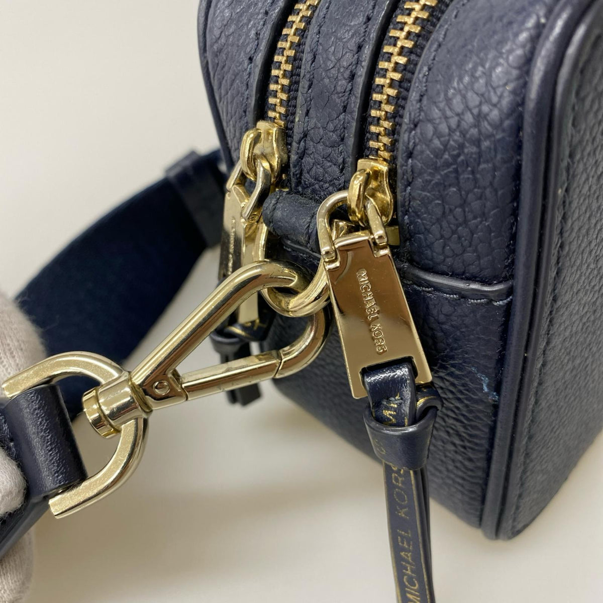 ショルダーバッグ Small logo Crossbody camera bag ネイビー