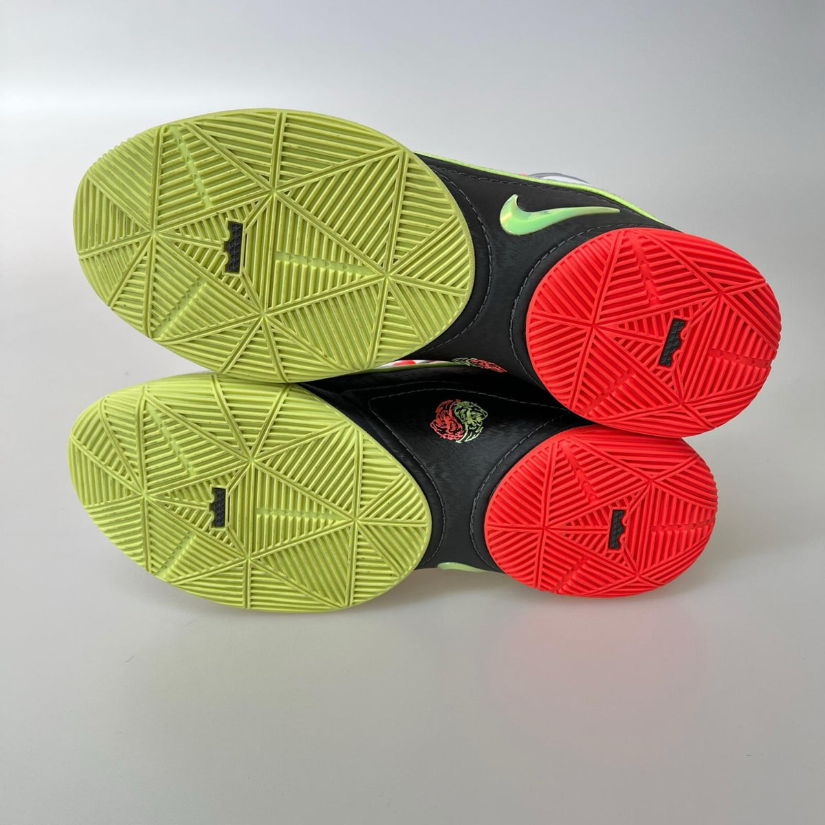 スニーカー LeBron 22 30.0cm 30cm (US12 UK11 1/2 EU50) ホワイト