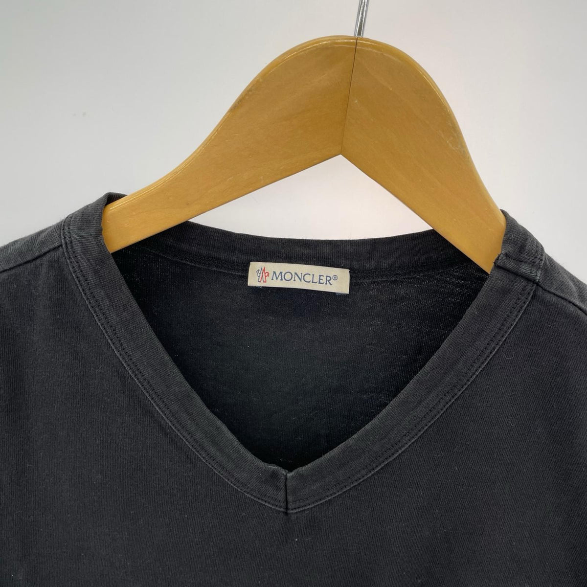 半袖Tシャツ MAGLIA SCOLLO A V L ブラック