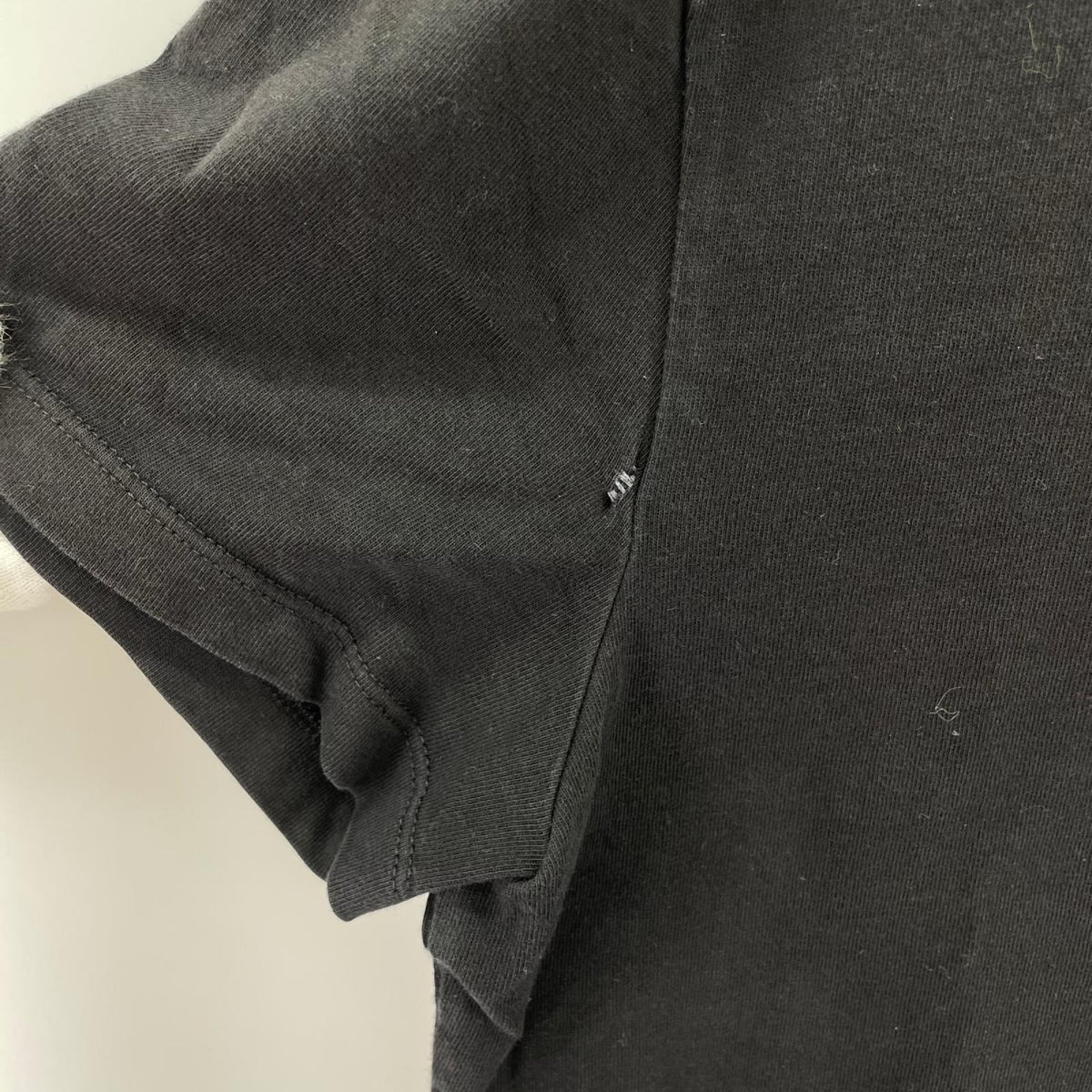 半袖Tシャツ MAGLIA SCOLLO A V L ブラック