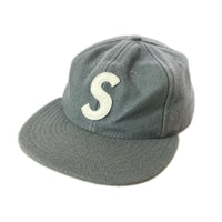 キャップ ×EBBETS S LOGO FITTED 6-PANEL グレー