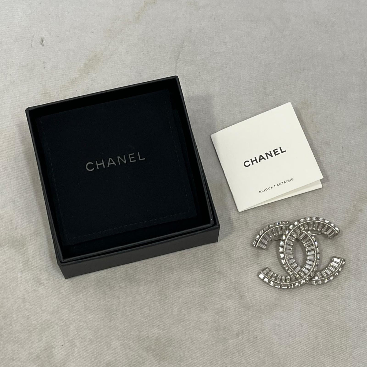 CHANEL/ココ/ラインストーン/ブローチ A63085