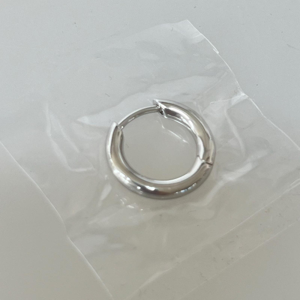 その他アクセサリー TOM WOOD classic hoops small シルバー フープピアス シルバー