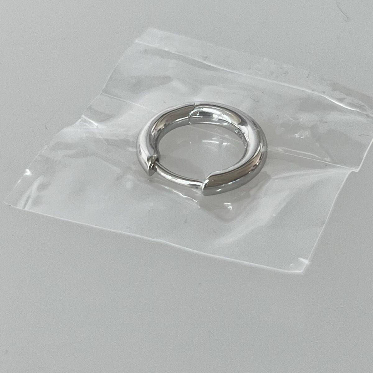 その他アクセサリー TOM WOOD classic hoops small シルバー フープピアス シルバー