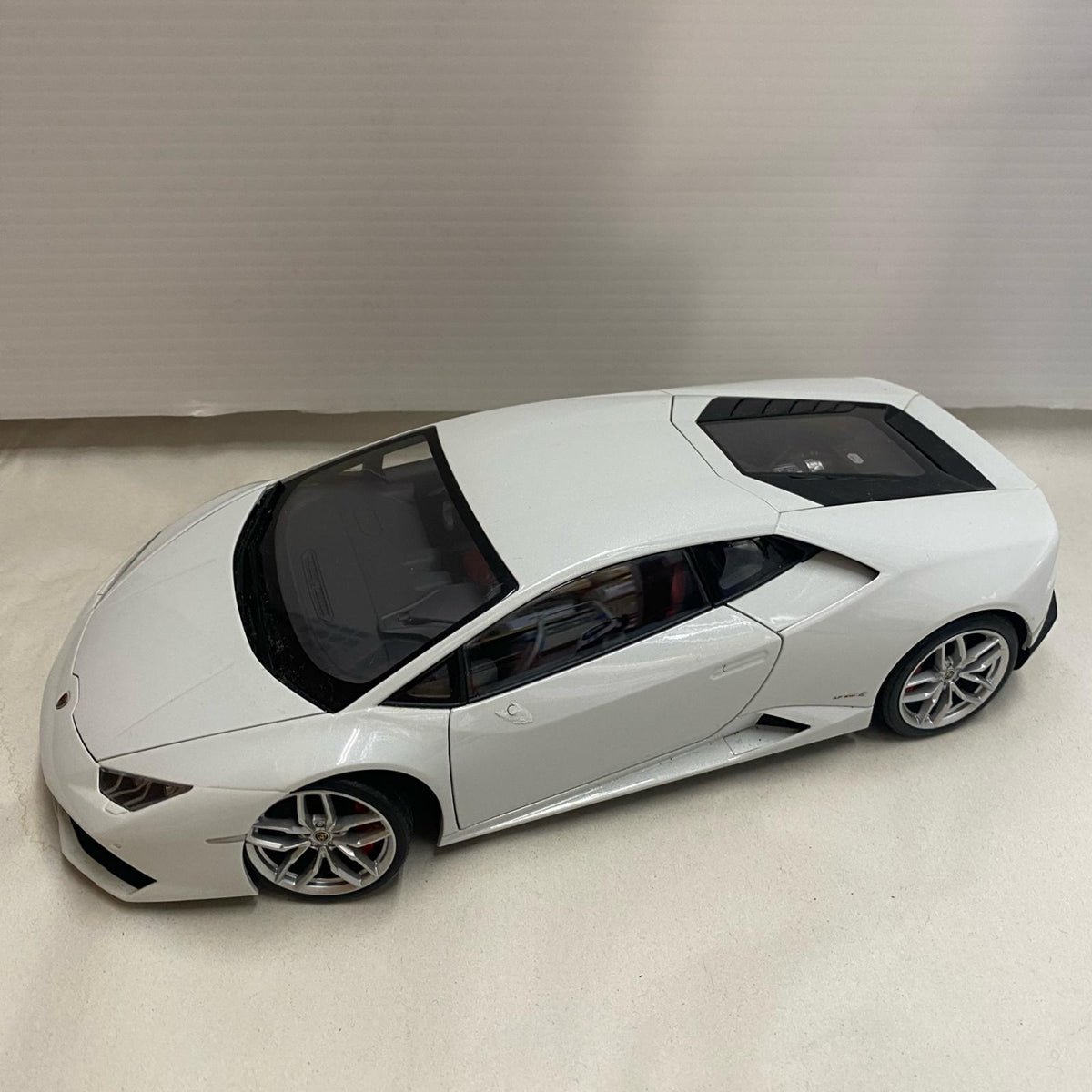AUTOart Lamborghini Huracan LP610-4 スケールカー