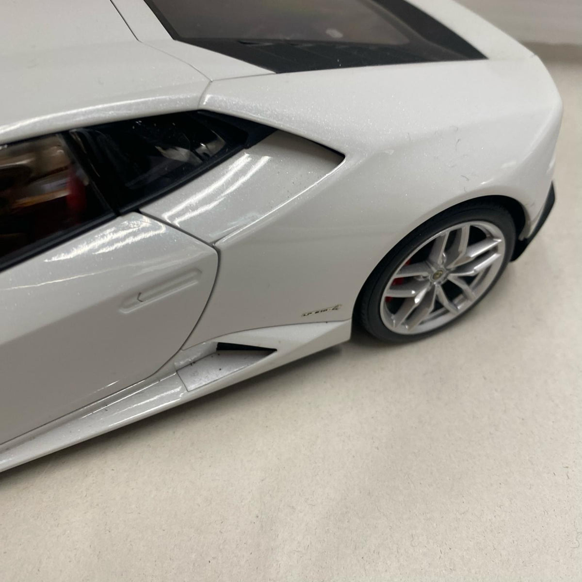 AUTOart Lamborghini Huracan LP610-4 スケールカー