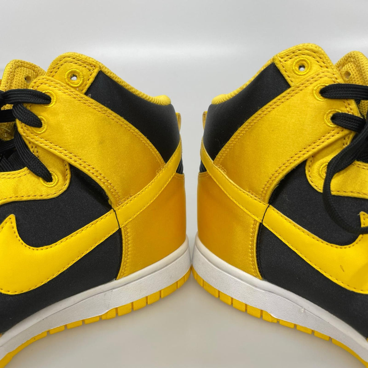スニーカー WMNS Dunk High Satin Goldenrod FN4216-001 (29) 29cm (US11 UK10 1/2 EU48)