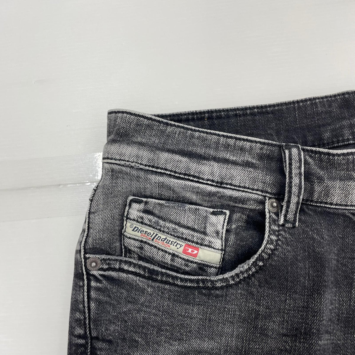 デニムパンツ DIESEL D-STRUKT-R スキニーデニムパンツ 黒 (W28) 28 グレー