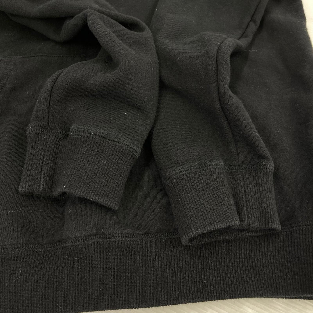 パーカー homme フロントロゴプリント パーカー 黒 T0 ブラック