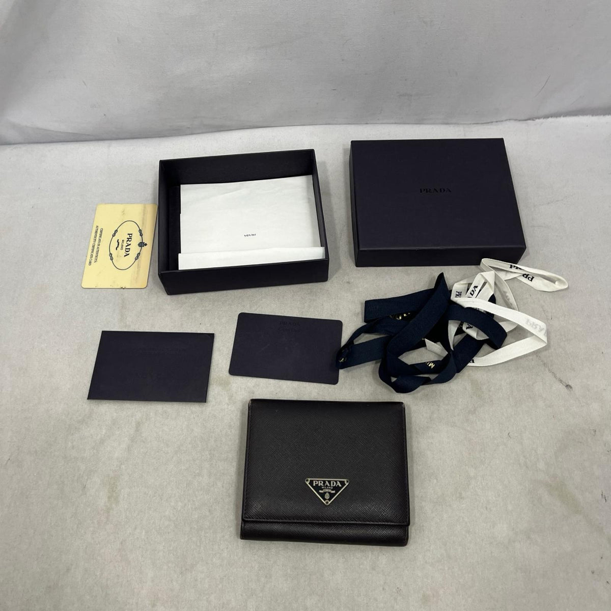 PRADA サフィアーノ 三つ折り財布