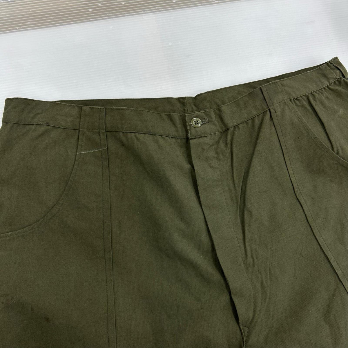 パンツ 赤紫インクタグ ブルガリア軍 ミリタリーパンツ GRN カーキ