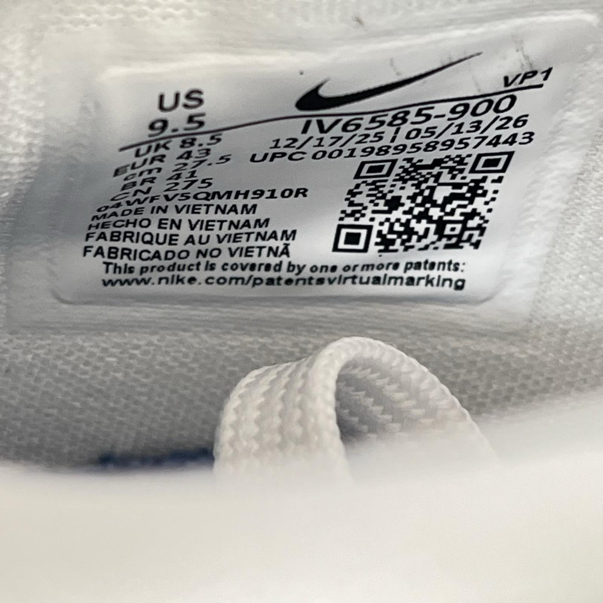 スニーカー IV6585 900/KOBE IV PROTRO ホワイト 27.5cm (US9 1/2 UK9 EU45) ホワイト