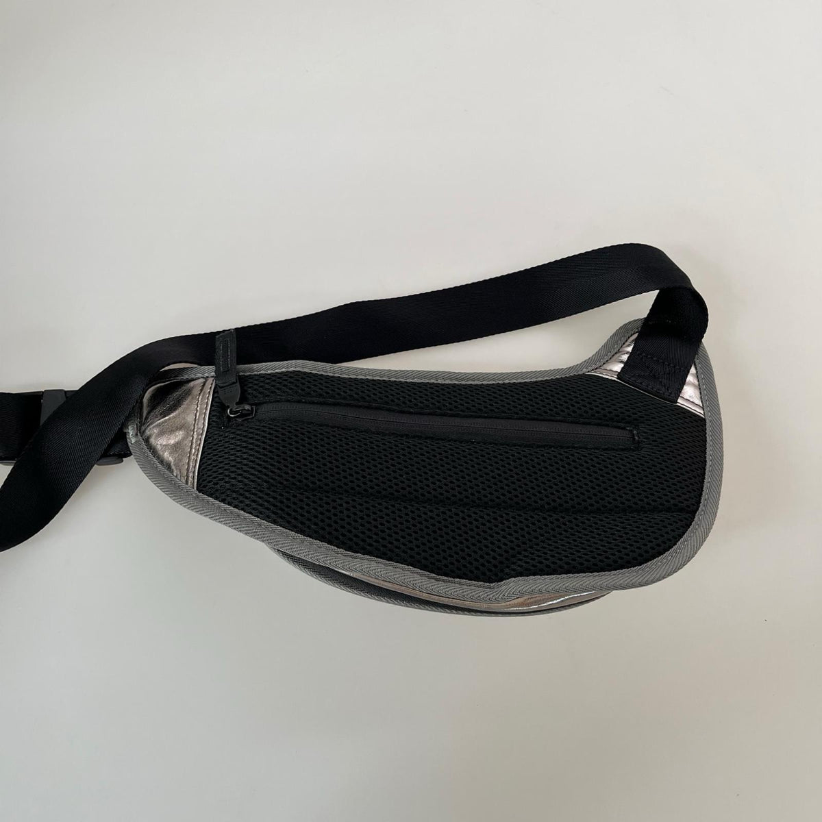 ショルダーバッグ DIESEL 1 DR POD ボディバッグ シルバー