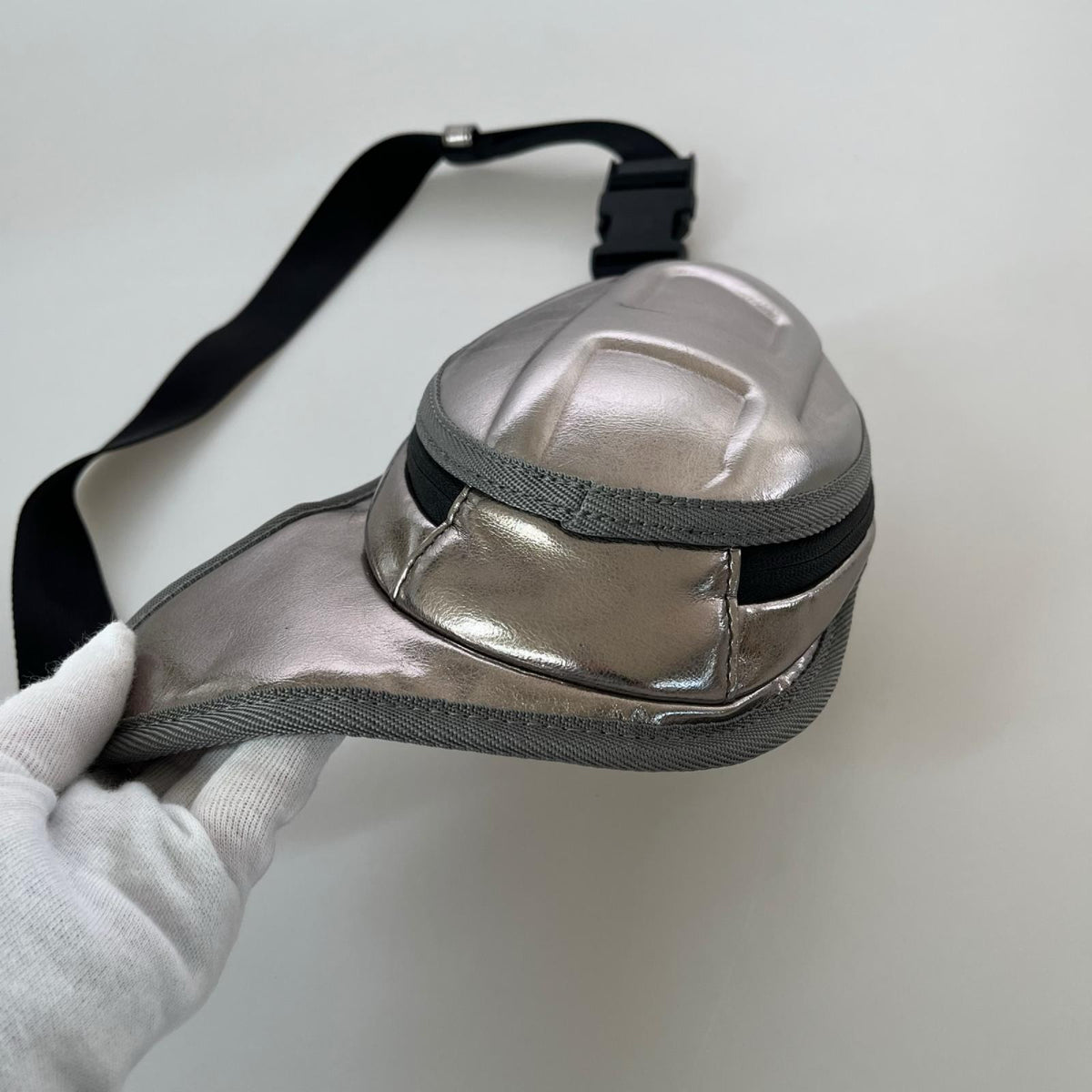 ショルダーバッグ DIESEL 1 DR POD ボディバッグ シルバー