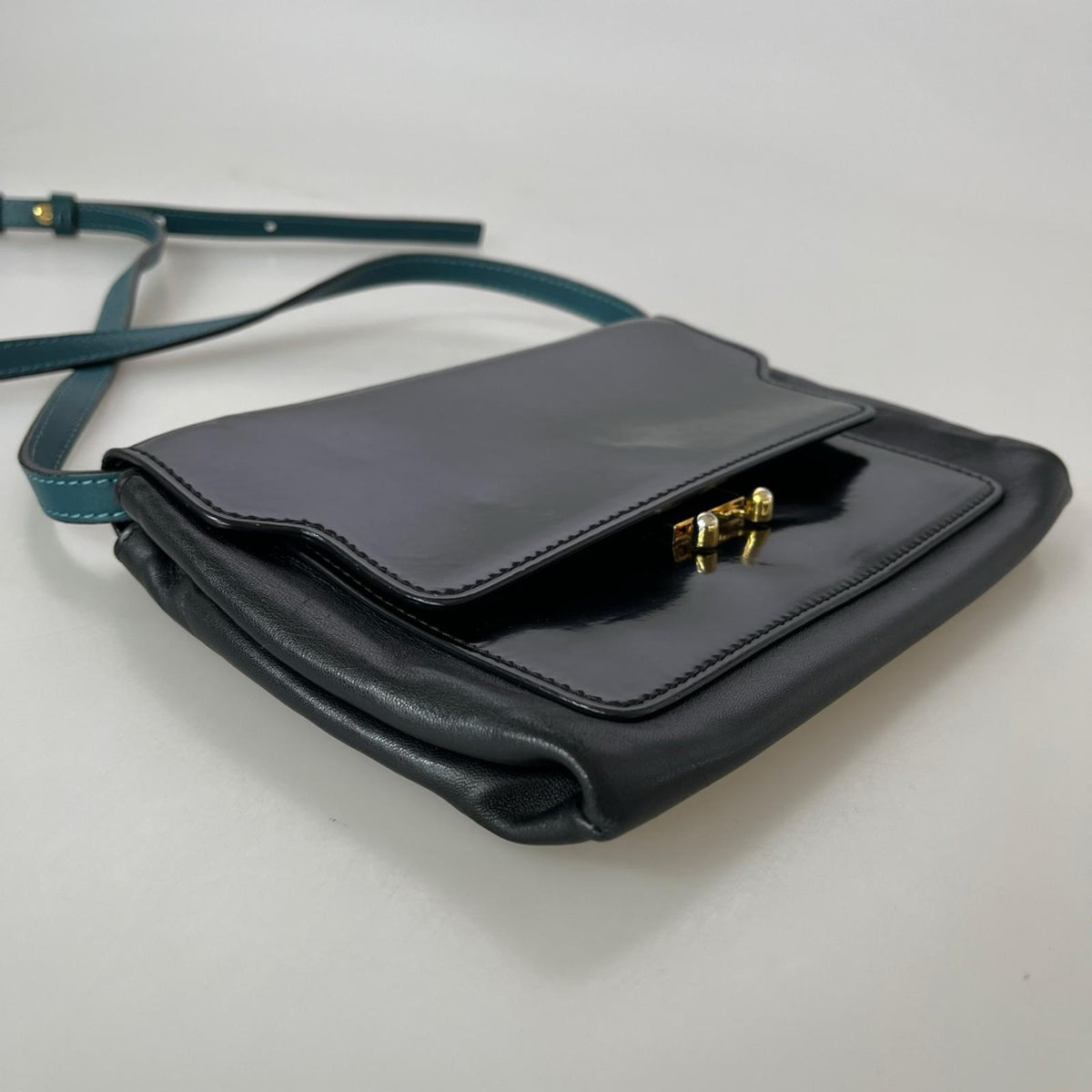 ショルダーバッグ TRUNK レザーショルダーバッグ ブラック
