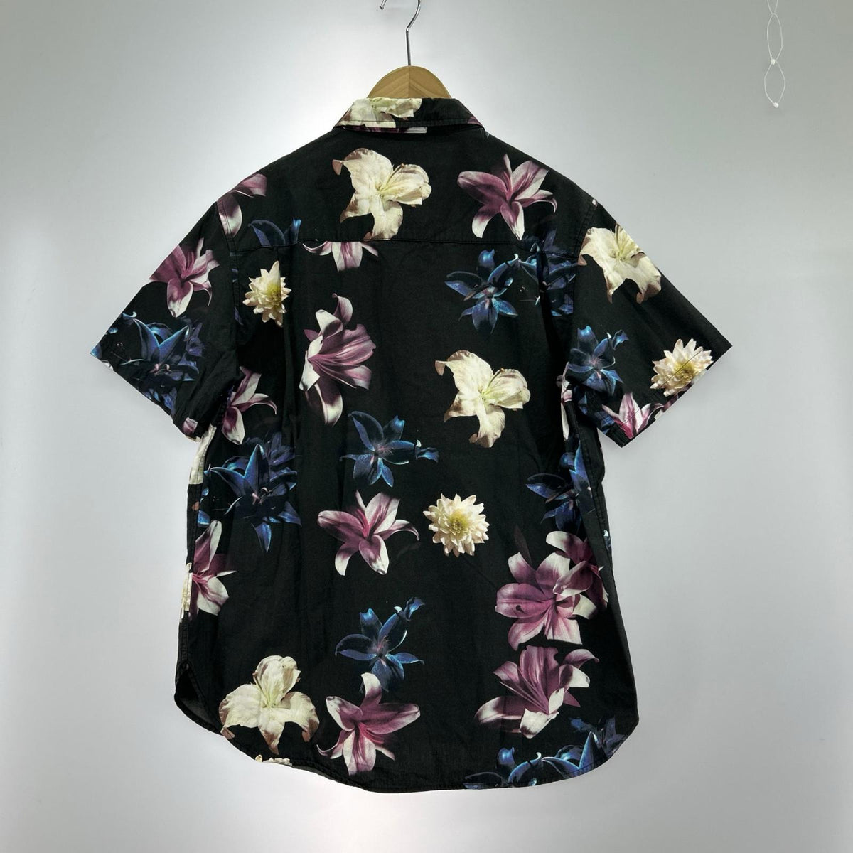 半袖シャツ M 花柄 M ブラック