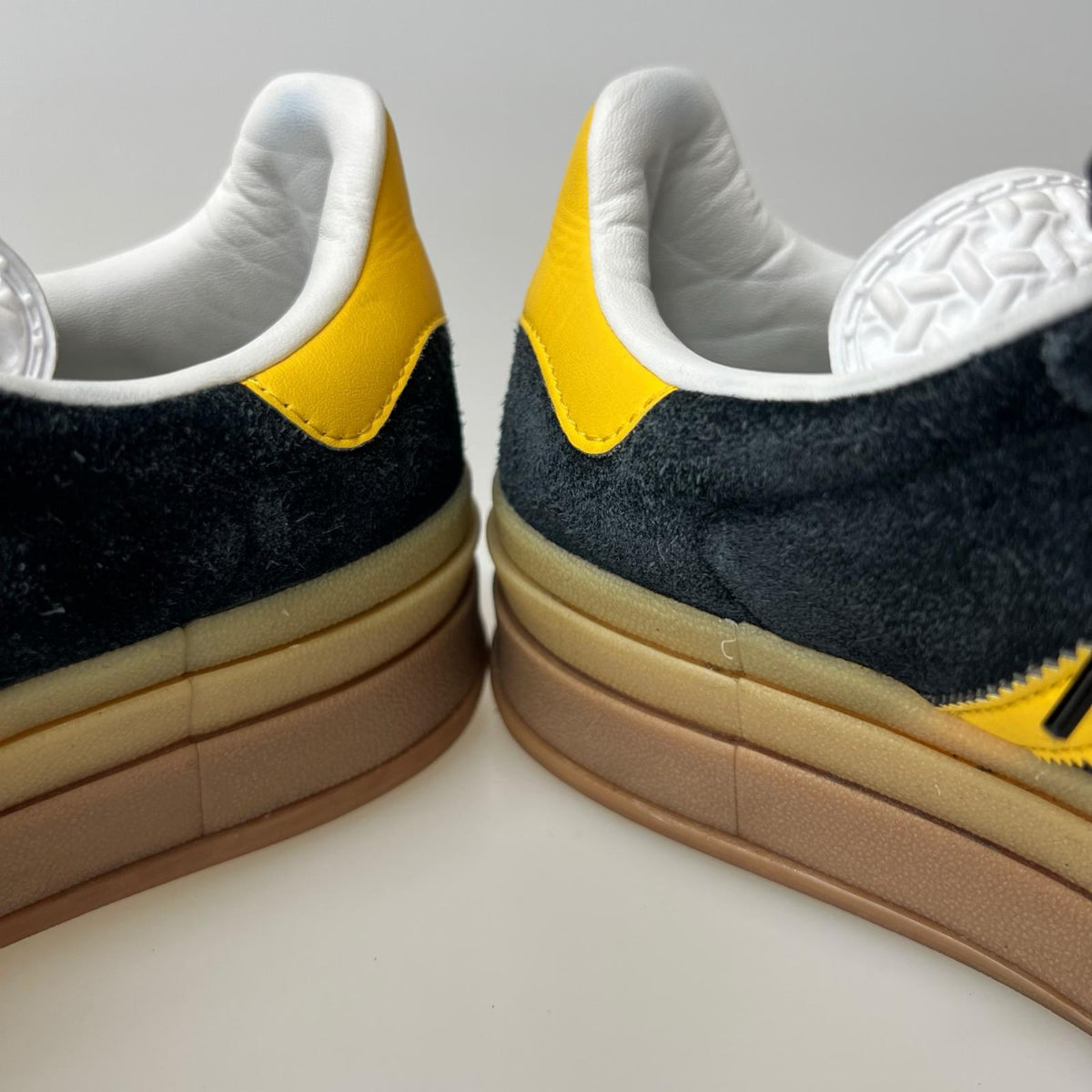 スニーカー GAZELLE BOLD 黒黄 (25.0cm) 25cm (US7 UK6 1/2 EU40)