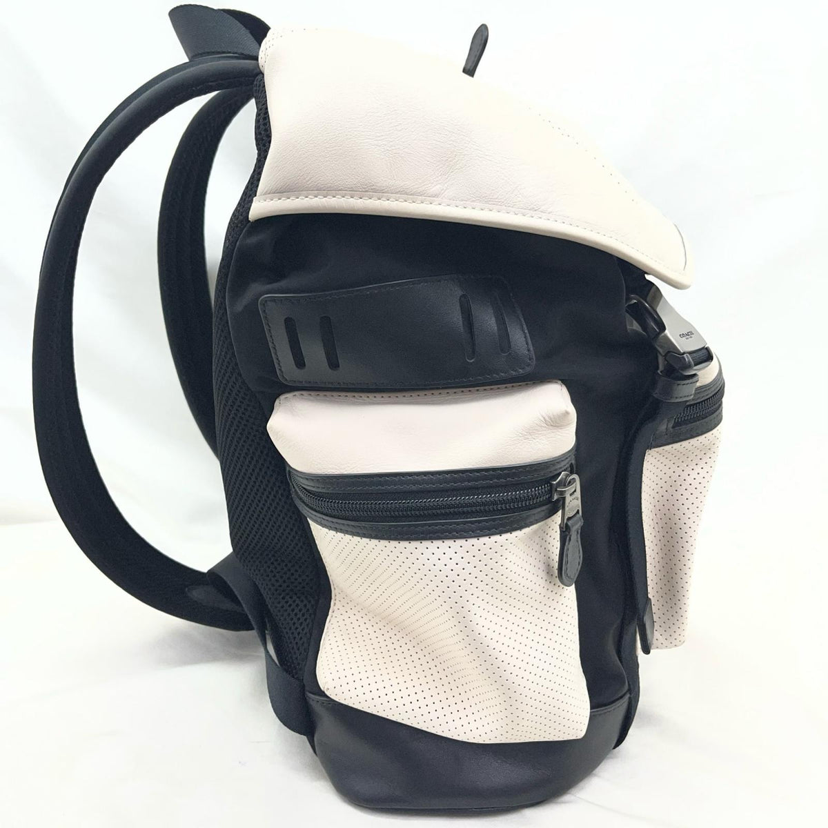 COACH パーフォレイテッド レザー テレイン トレック バックパック K1681-F57477