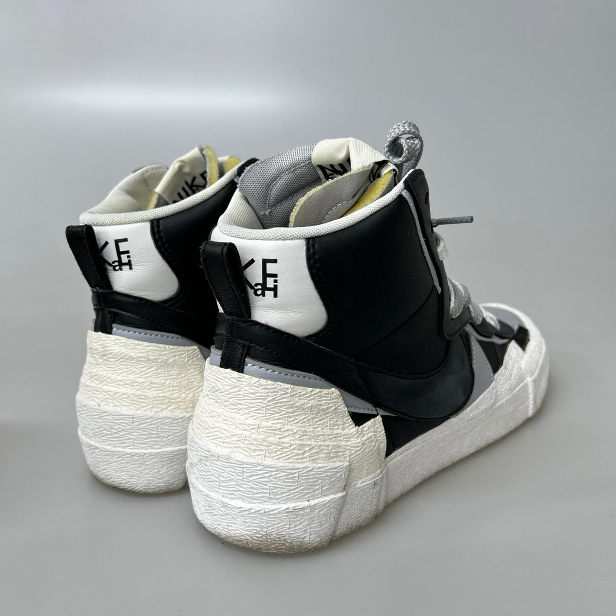 スニーカー ×sacai BLAZER MID "BLACK/WOLF GREY/WHITE 28.5cm (US10 1/2 UK10 EU47)
