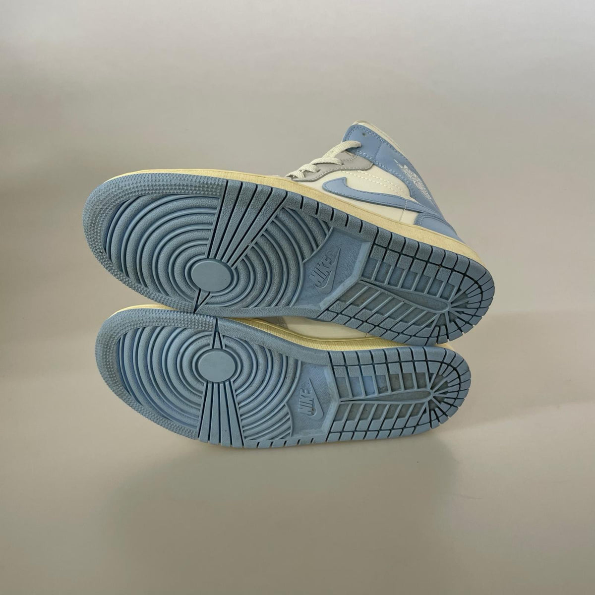 スニーカー NIKE WMNS Air Jordan 1 Mid Psychic Blue/Sail 26.5cm (US8 1/2 UK8 EU43)