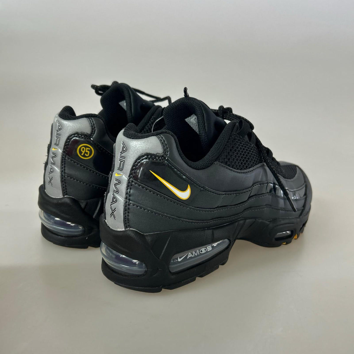 スニーカー IB6830-001 スニーカー (28.0) 28cm (US10 UK9 1/2 EU46) ブラック