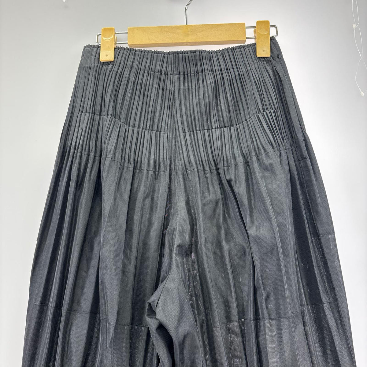 パンツ FLUFFY BASICS クロップドパンツ Size4 BLK 4 ブラック