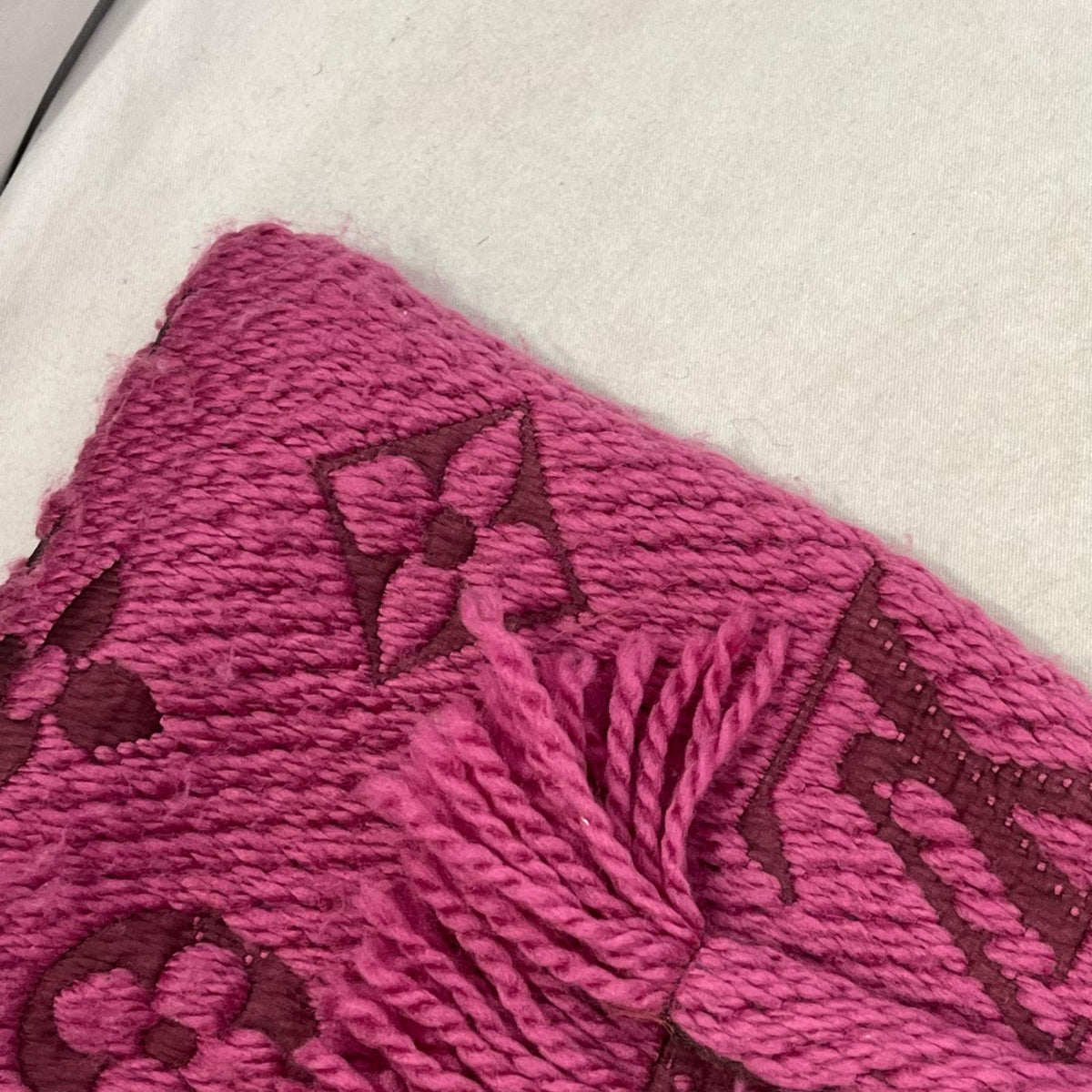 LOUIS VUITTON マフラー エシャルプロゴマニア
