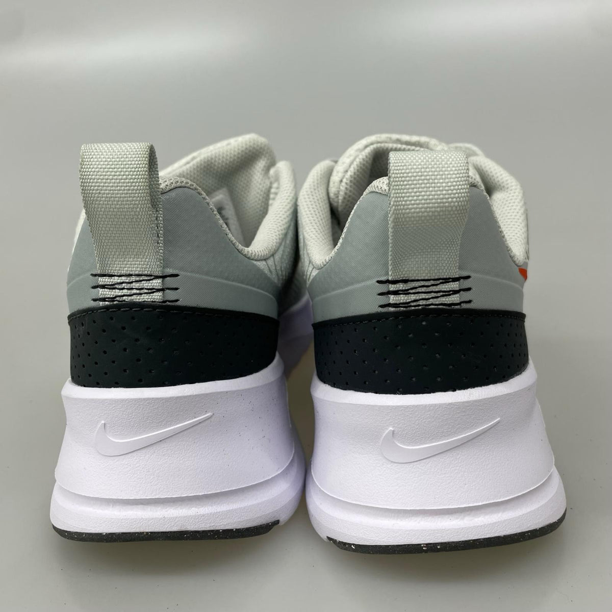 スニーカー AIR MAX NUAXIS ミントグリーン 26.5cm 26.5cm (US8 1/2 UK8 EU43)
