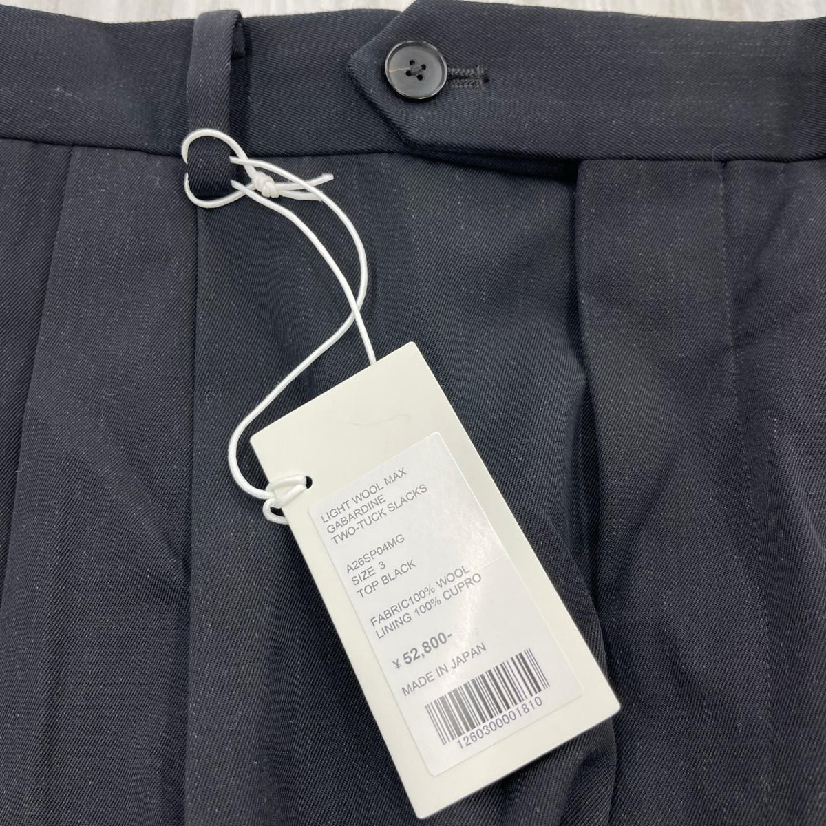 パンツ LIGHT WOOL MAX GABARDINE TWO-TUCK SLACKS 3 ブラック