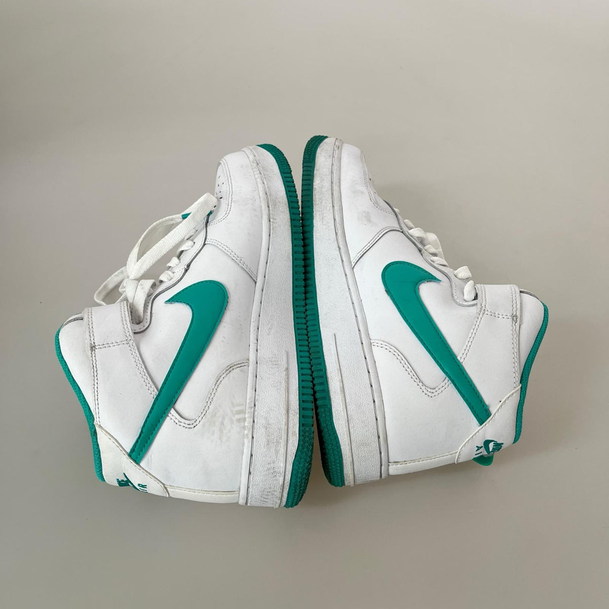 スニーカー AIR FORCE 1 MID 07 白 ミントグリーン (26.0) 26cm (US8 UK7 1/2 EU42)