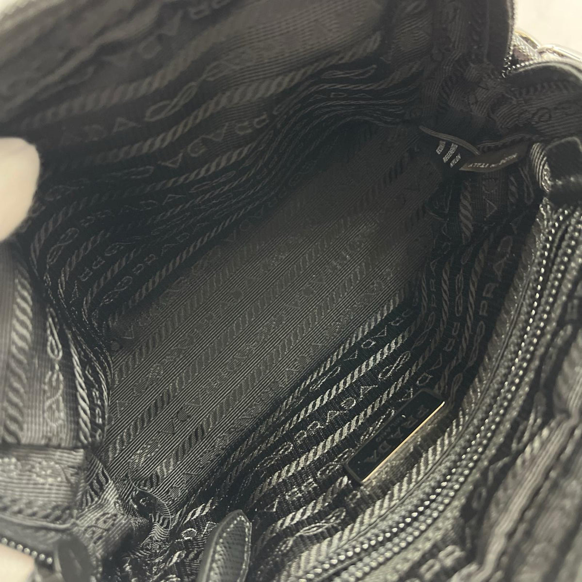スモール Re-Nylon ポーチ NERO 1NS021