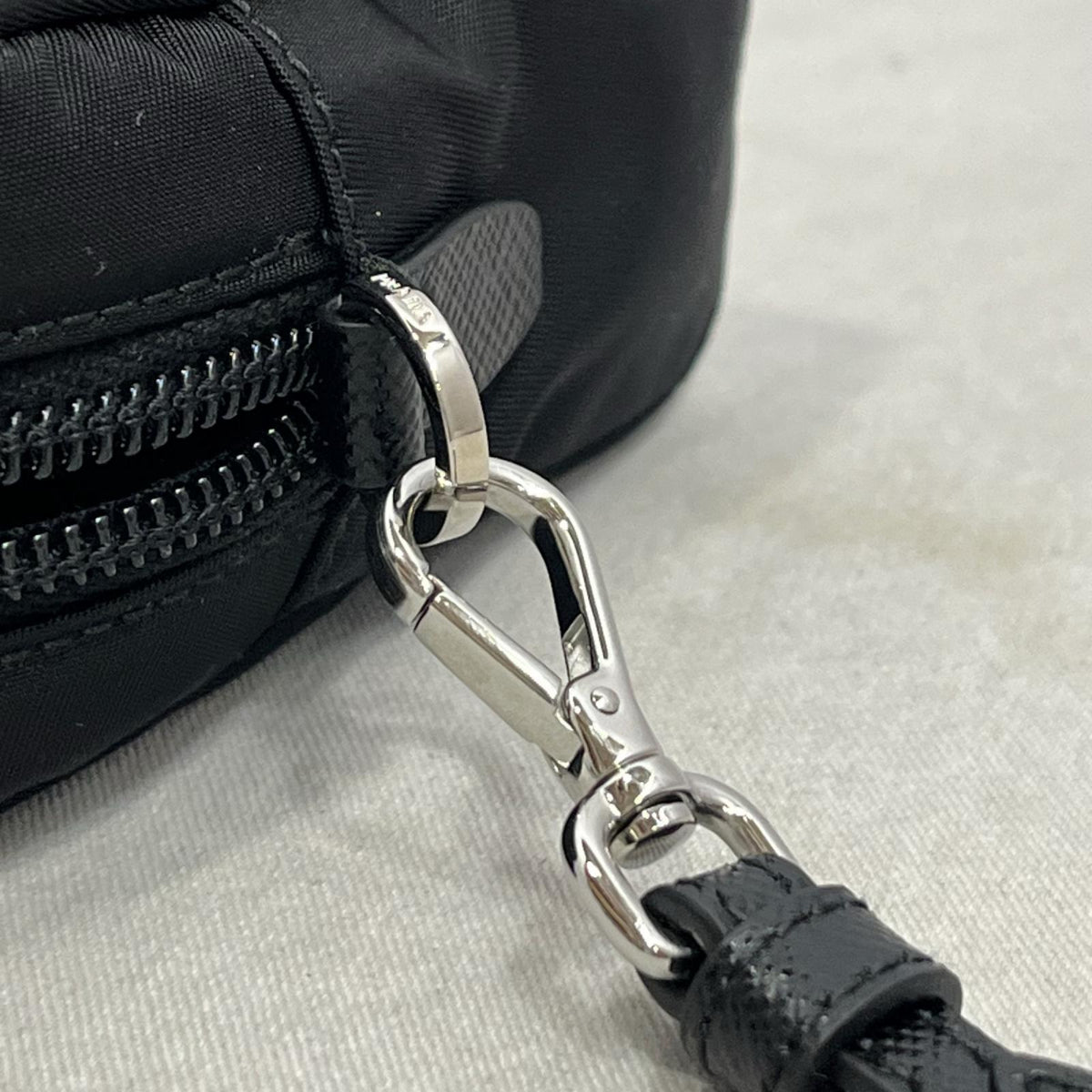 スモール Re-Nylon ポーチ NERO 1NS021