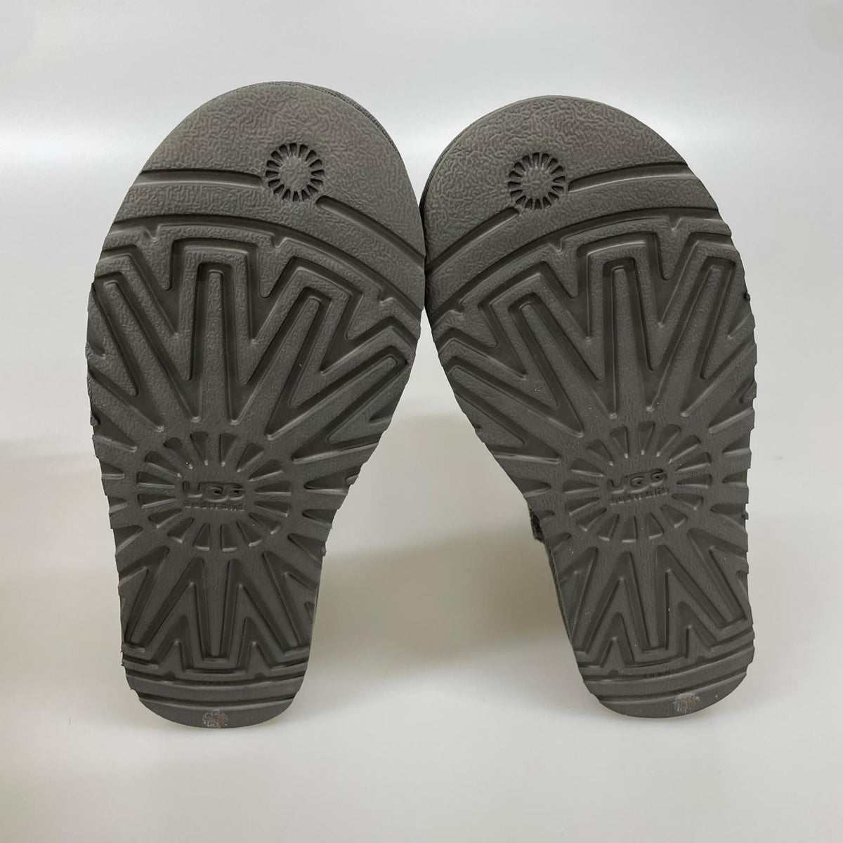 ブーツ UGG W CLASSIC SHORT 5825 W 25cm (US7 UK6 1/2 EU40) グレー