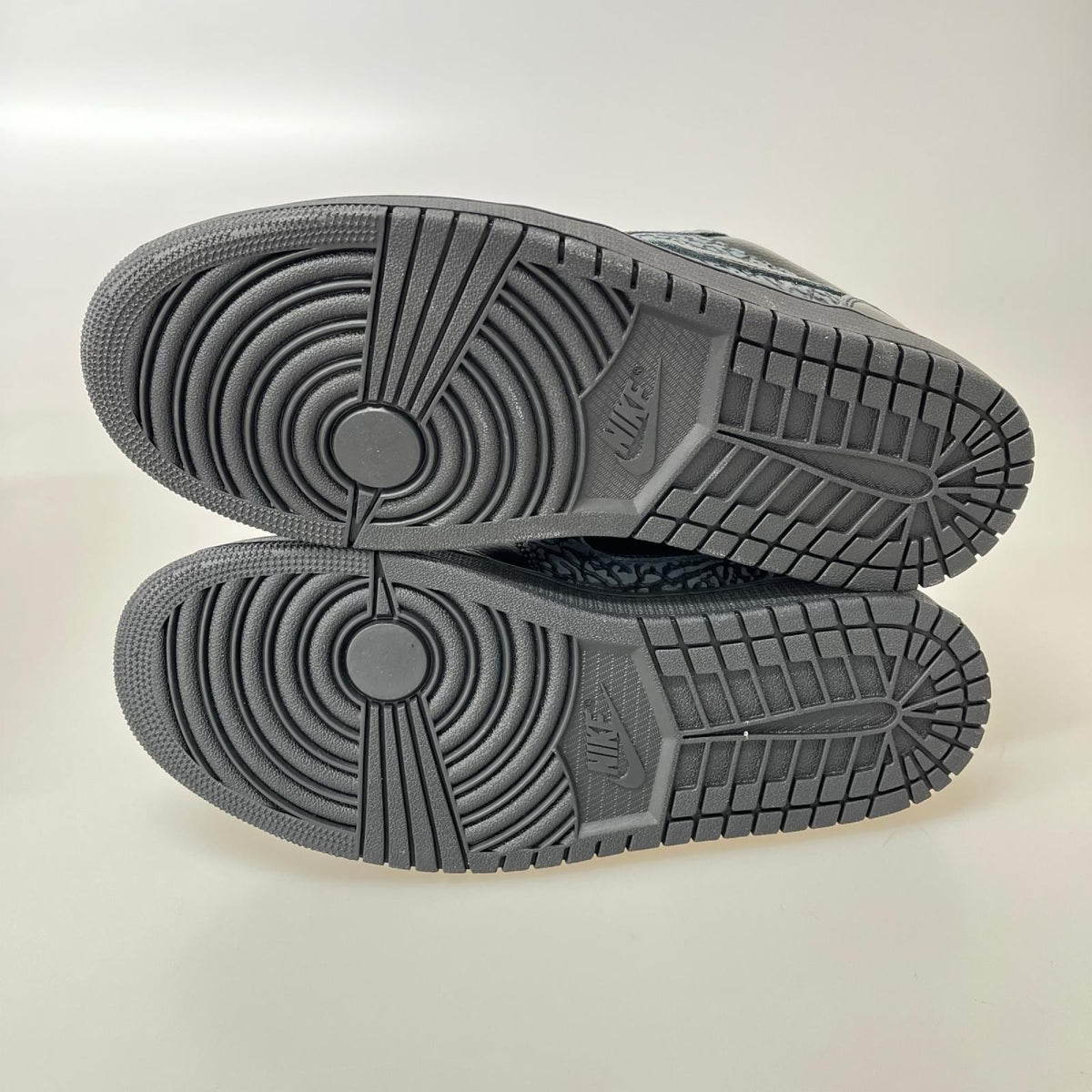 スニーカー IM6568-010 AJ1 LOW SE 28.0cm 28cm (US10 UK9 1/2 EU46) ブラック