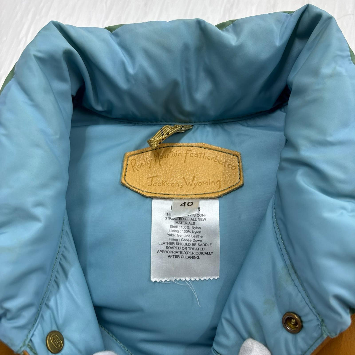 ダウンベスト Rocky Mountain FeatherBed レザーヨークダウンベスト 450-452-01 緑 (40) 40 グリーン