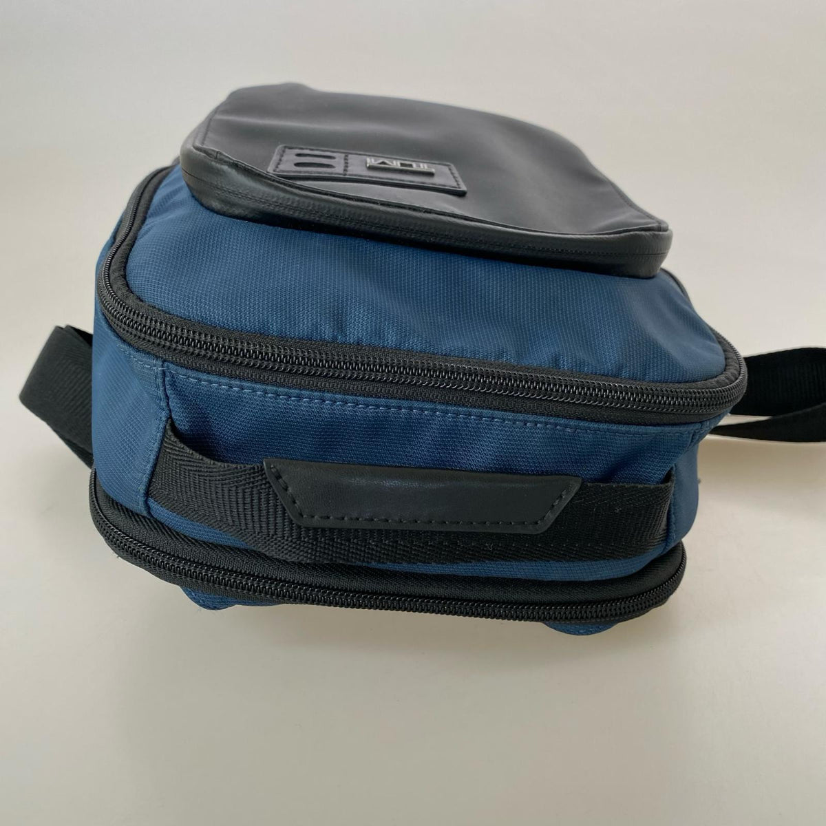 ショルダーバッグ TUMI BAYSHORE SLING BAG バリスティックナイロン ネイビー