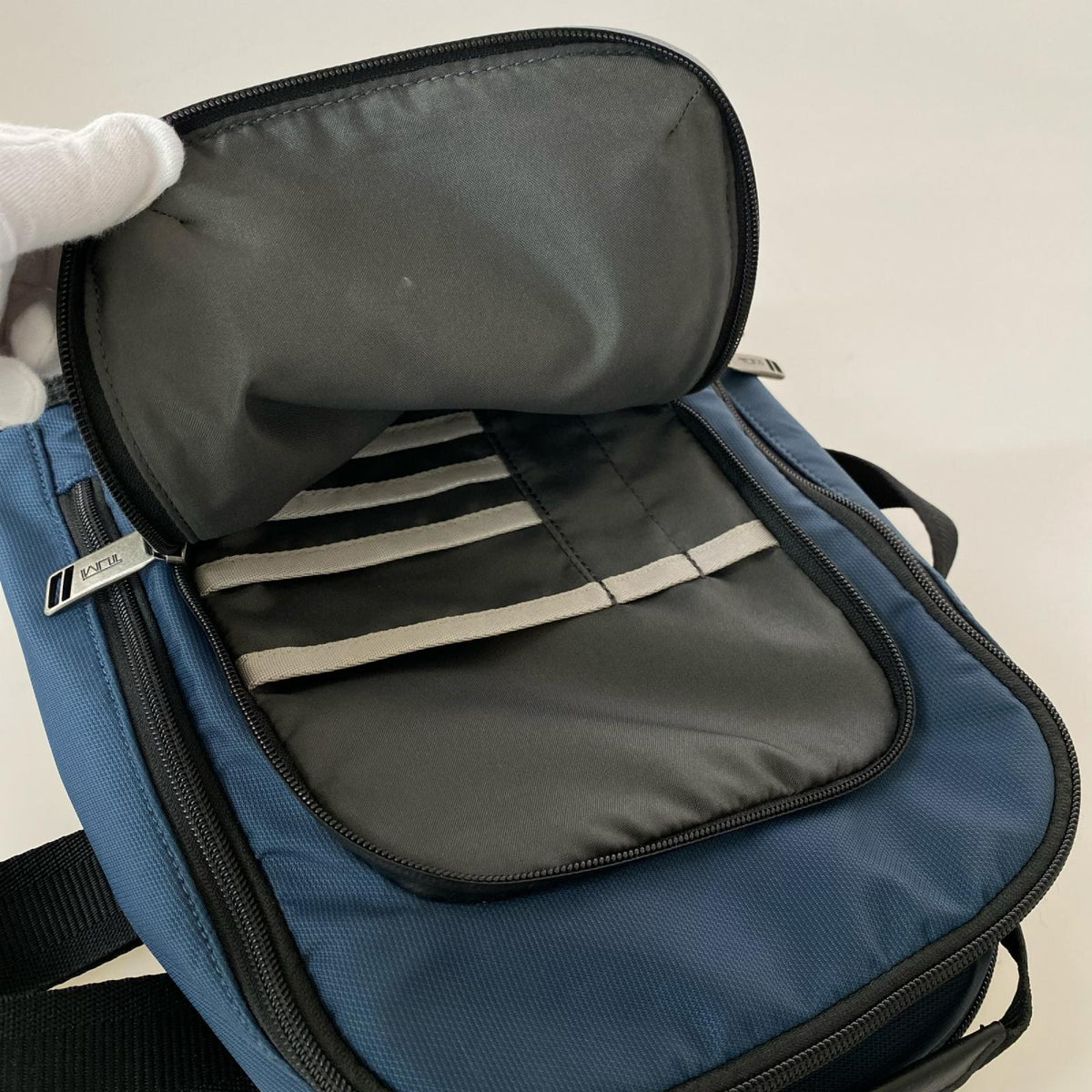ショルダーバッグ TUMI BAYSHORE SLING BAG バリスティックナイロン ネイビー