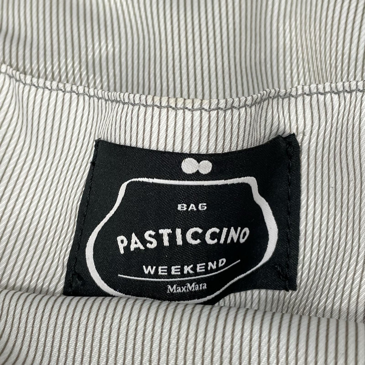 ショルダーバッグ Weekend Pasticcino がま口 型押し ブラック