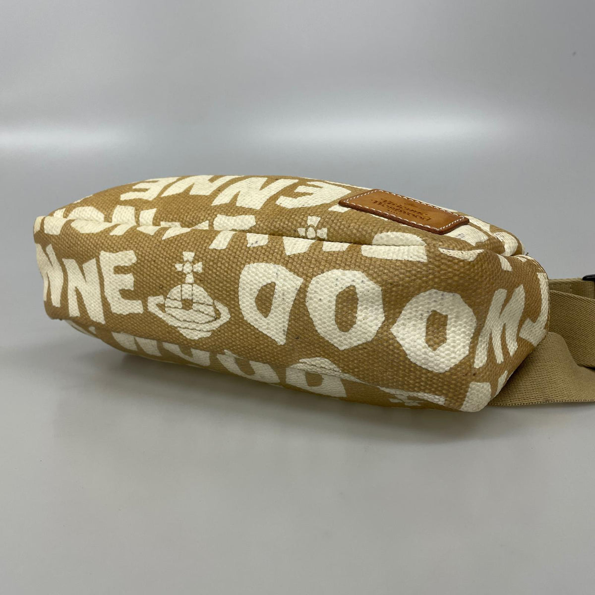 ショルダーバッグ Vivienne Westwood ショルダーバッグ ベージュ