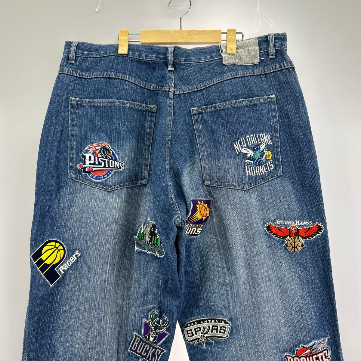 デニムパンツ UNK NBA LOGO オーバーデニム 38 38 ブルー