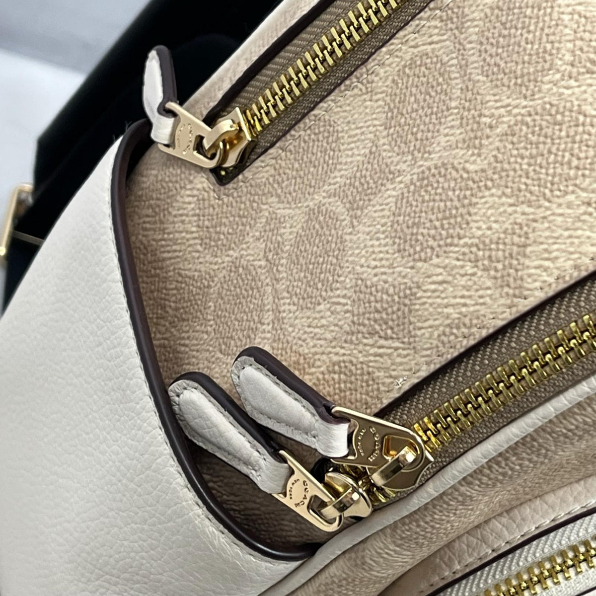 COACH シグネチャー リュックサック アイボリー CZ176